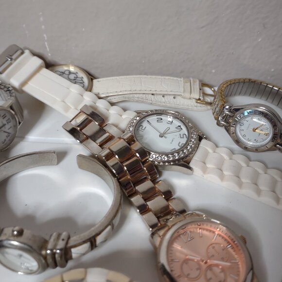 Lot Of Over 25 Untested Watches - Picture 9 of 13